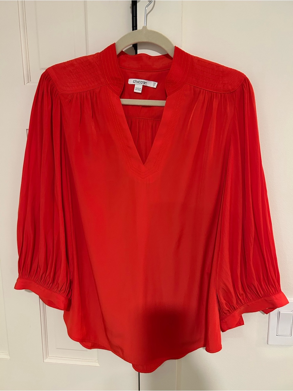 Chico's Reddish Orange V-Neck Pleated Sleeve Blouse